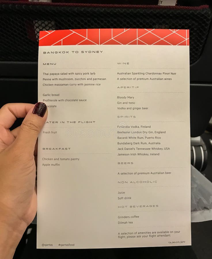 Illustratives redaktionelles Broschürenmenü auf Touristenklasse von Qantas-Fluglinien lizenzfreie stockfotos Illustratives redaktionelles Broschürenmenü auf Touristenklasse von Qantas-Fluglinien lizenzfreie stockfotos