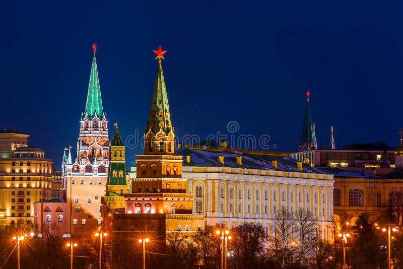 Iluminujący Moskwa Kremlin w zimie zdjęcie royalty free Iluminujący Moskwa Kremlin w zimie zdjęcie royalty free