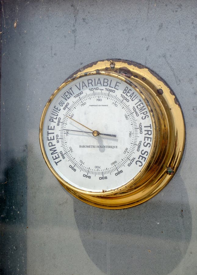 Barometer stockfoto. Bild von nahaufnahme, vermögen, farbe - Im Altem Stil Franz%C3%B6sisches Messingbarometer Vorhersageregen UnD Sturm Des Franz%C3%B6sischen Messingbarometers Auf Einer Grauen WanD 151454822