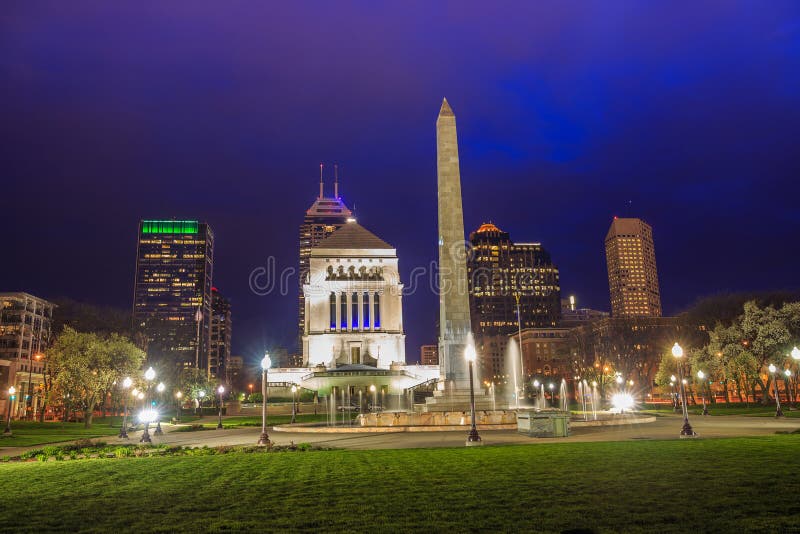 Im Stadtzentrum gelegene Indianapolis-Skyline lizenzfreies stockfoto Im Stadtzentrum gelegene Indianapolis-Skyline lizenzfreies stockfoto