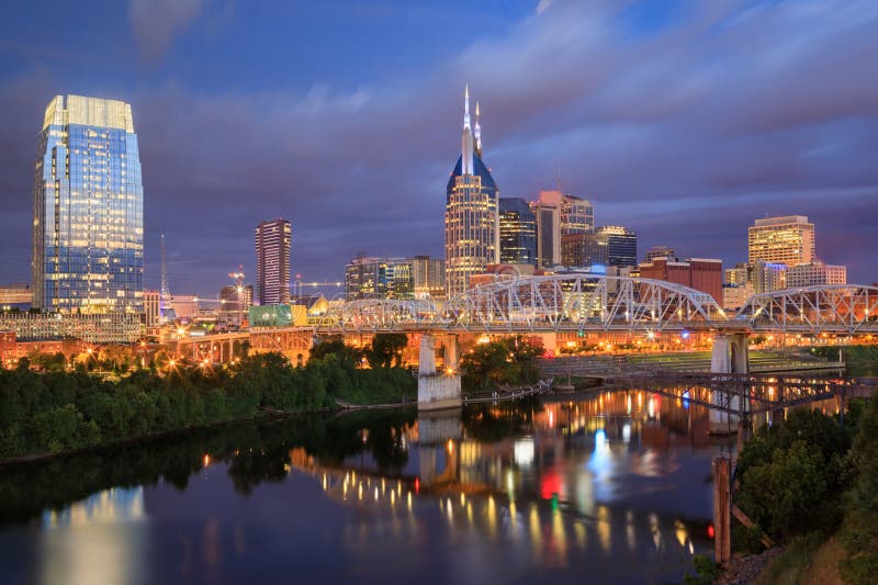 Im Stadtzentrum gelegenes Nashville Tennessee Skyline Blue Hour lizenzfreies stockbild Im Stadtzentrum gelegenes Nashville Tennessee Skyline Blue Hour lizenzfreies stockbild
