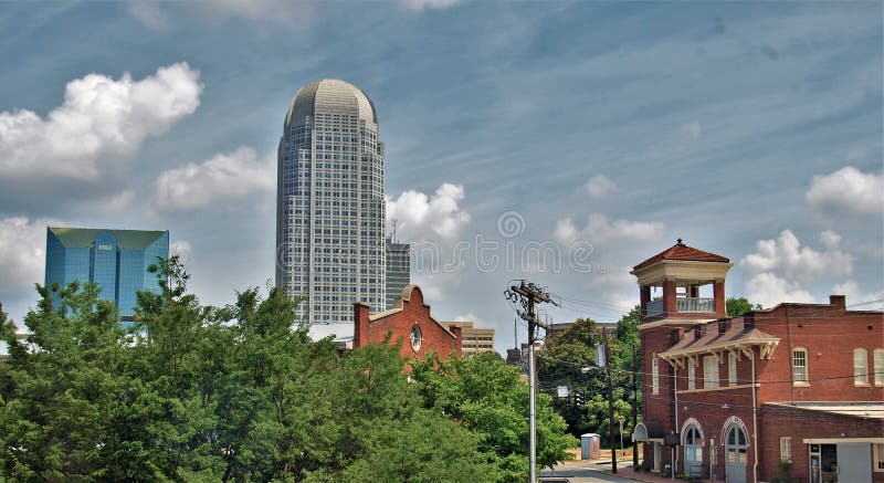 Im Stadtzentrum gelegenes Winston-Salem, North Carolina lizenzfreies stockbild Im Stadtzentrum gelegenes Winston-Salem, North Carolina lizenzfreies stockbild