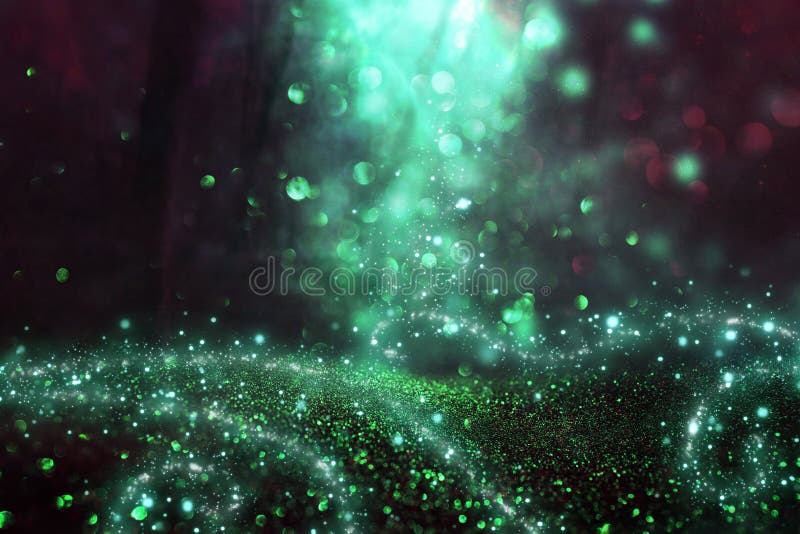 Image abstraite et magique du vol de luciole de scintillement dans le proche image libre de droits Image abstraite et magique du vol de luciole de scintillement dans le proche image libre de droits