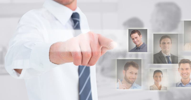 Image composée d'homme d'affaires dans la chemise présentant à l'appareil-photo photos stock