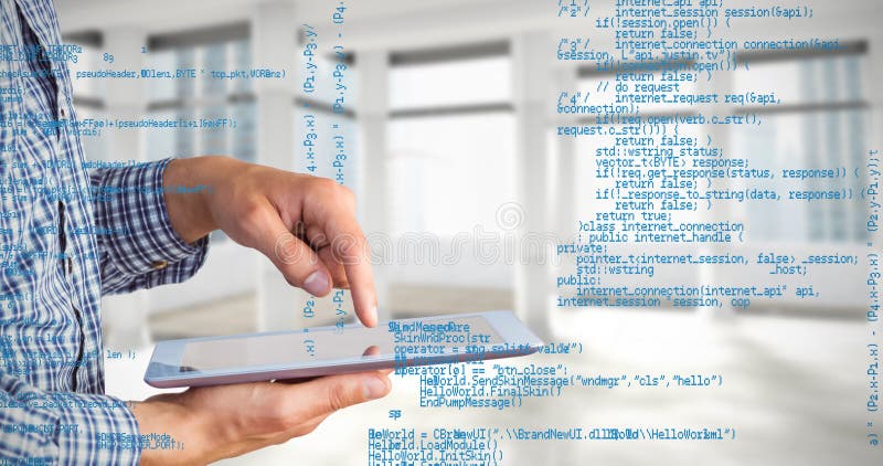 Image composée d'homme d'affaires geeky utilisant son PC de comprimé images stock
