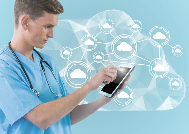 Image composée de Digital du docteur à l'aide du comprimé numérique contre les icônes de calcul de nuage photos libres de droits Image composée de Digital du docteur à l'aide du comprimé numérique contre les icônes de calcul de nuage photos libres de droits