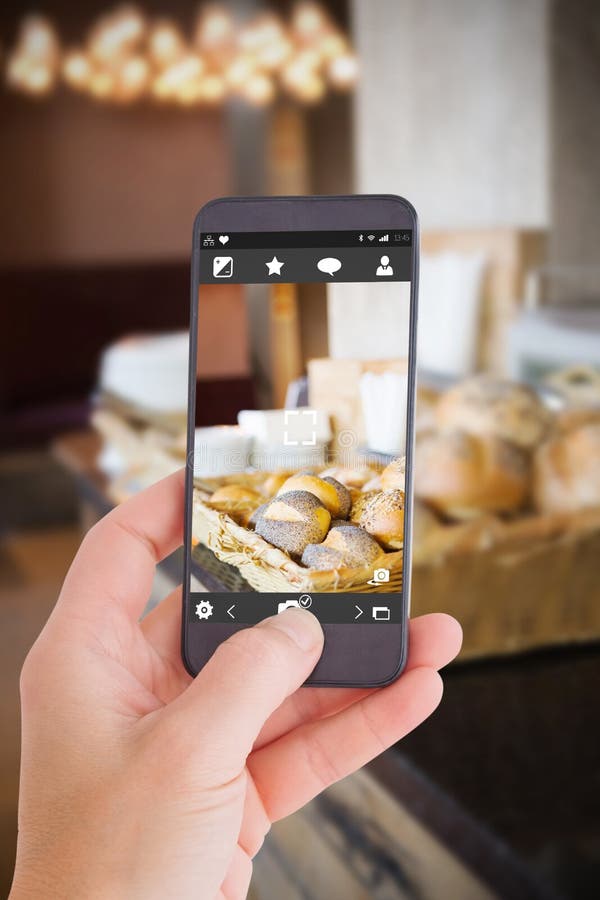 Download Image Composée De Main Femelle Tenant Un Smartphone Image stock - Image du nourriture, foodie: 56480411