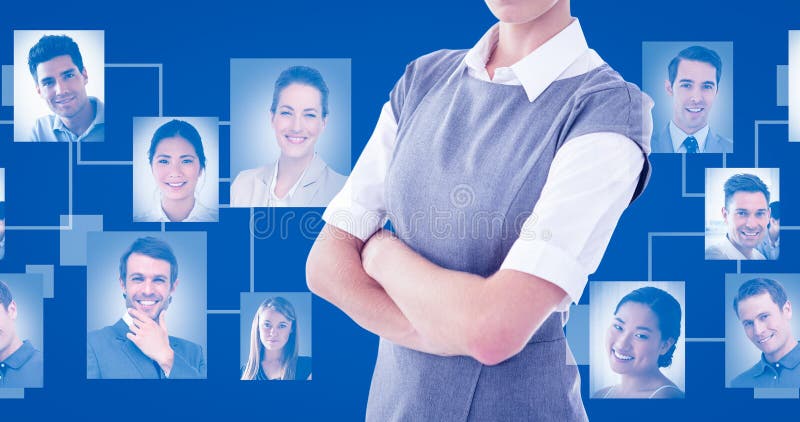 Image composée de portrait des bras debout de femme d'affaires sérieuse croisés image libre de droits