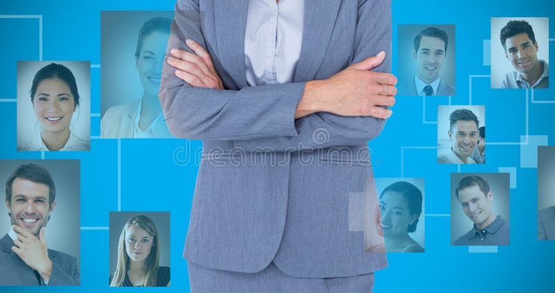 Image composée du portrait des bras debout de sourire de femme d'affaires croisés photos libres de droits
