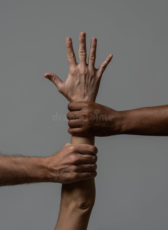 Image conceptuelle des personnes de diff?rentes courses ensemble contre le racisme et unies pour des droits de l'homme image stock Image conceptuelle des personnes de diff?rentes courses ensemble contre le racisme et unies pour des droits de l'homme image stock