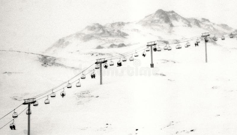 Image vintage de personnes dans un télésiège photo stock