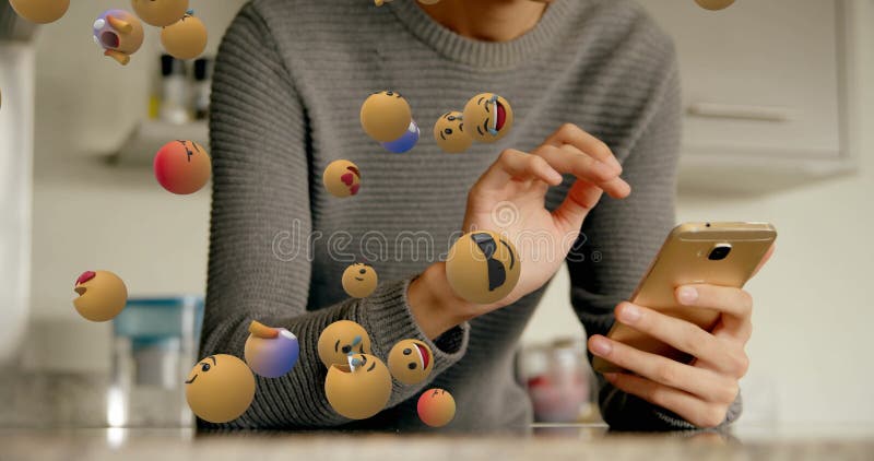 Imagine a pictogramelor emotiene care zboară de la stânga la dreapta cu o secțiune medie a unei femei tinere caucaziene care ține royalty free stock photos