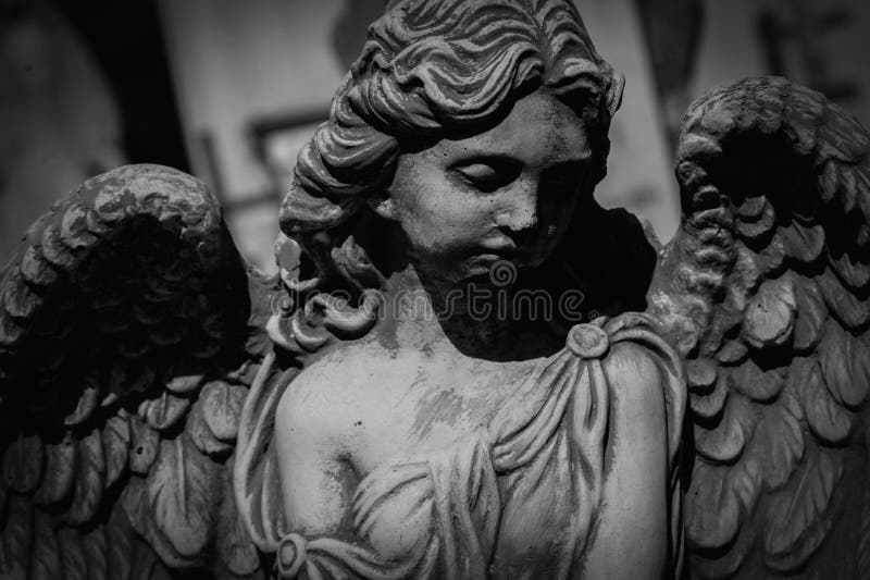 Image En Noir Et Blanc De L'ancienne Statue De L'ange Gardien Image