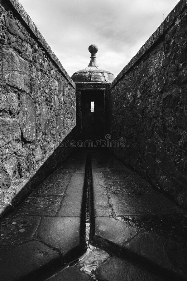 Image symétrique noire et blanche d'une du Bartizans au Sti photographie stock libre de droits Image symétrique noire et blanche d'une du Bartizans au Sti photographie stock libre de droits