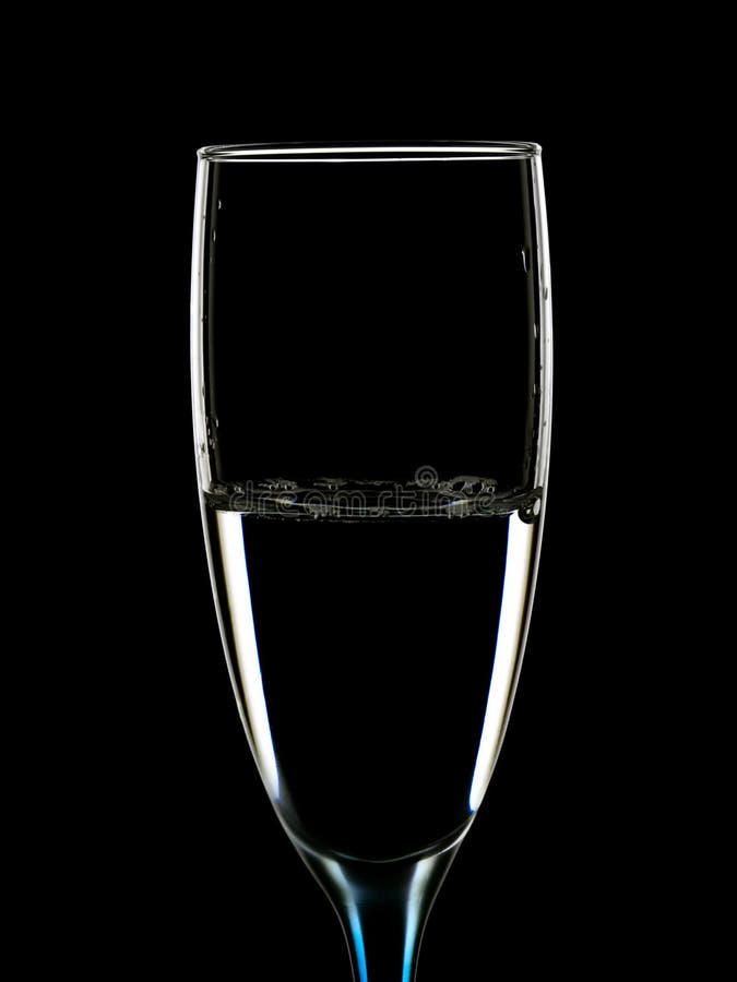 Image élégante des verres avec de l'eau clair photographie stock Image élégante des verres avec de l'eau clair photographie stock