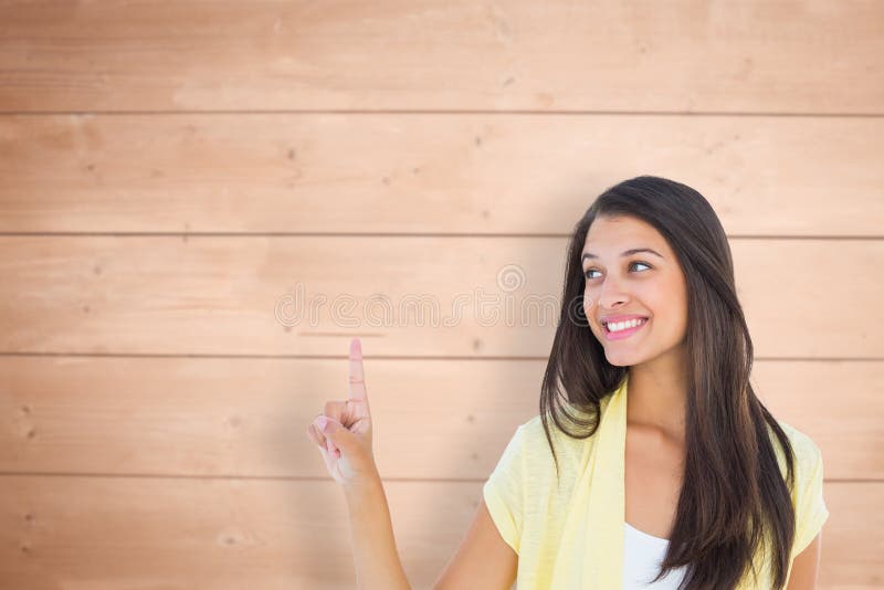 Imagem composta da mulher ocasional feliz que aponta acima foto de stock Imagem composta da mulher ocasional feliz que aponta acima foto de stock