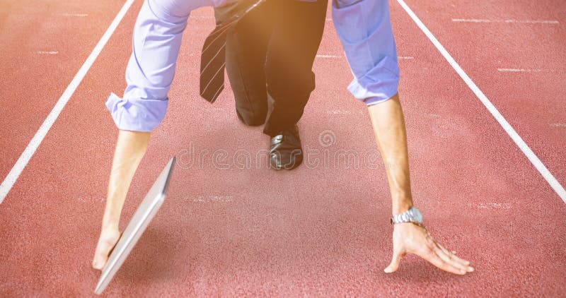 Imagem composta do homem de negócios nos blocos começar imagens de stock royalty free Imagem composta do homem de negócios nos blocos começar imagens de stock royalty free