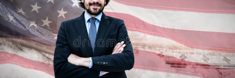 Imagem composta do retrato do homem de negócios que está com os braços cruzados imagem de stock Imagem composta do retrato do homem de negócios que está com os braços cruzados imagem de stock