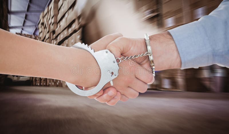 Imagem composta dos executivos algemados que agitam as mãos imagem de stock Imagem composta dos executivos algemados que agitam as mãos imagem de stock
