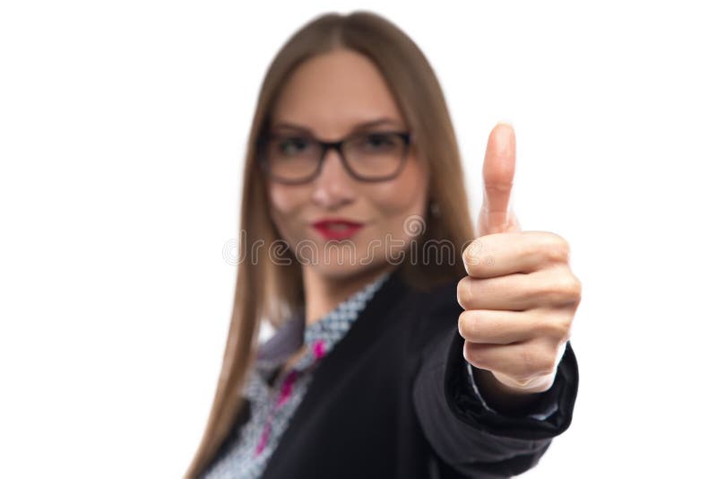 Imagem da mulher de negócios nos vidros que mostram o polegar fotografia de stock royalty free Imagem da mulher de negócios nos vidros que mostram o polegar fotografia de stock royalty free