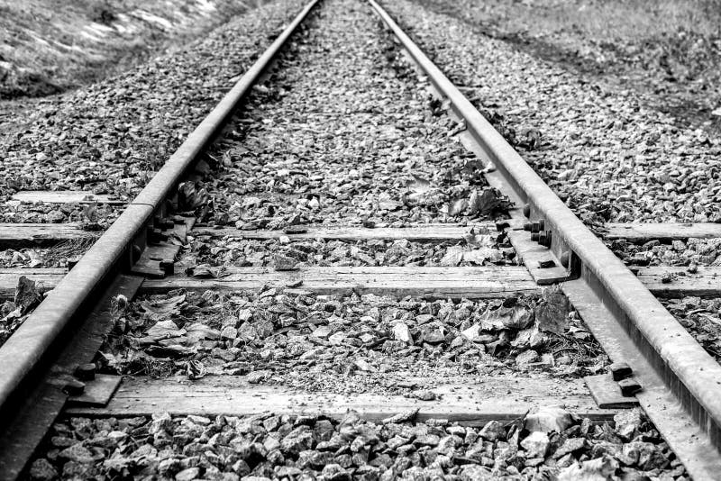 Imagem de Dystopic de uma estrada de ferro abandonada velha imagem de stock Imagem de Dystopic de uma estrada de ferro abandonada velha imagem de stock