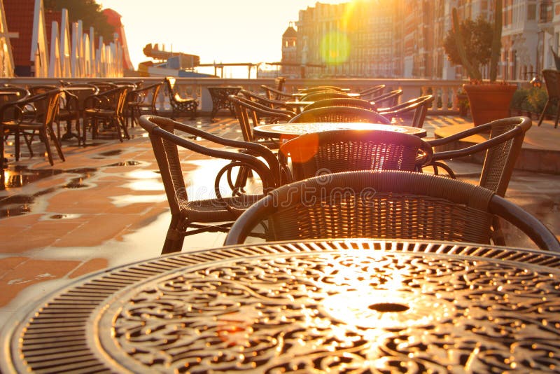 Imagem do amanhecer do café da rua foto de stock Imagem do amanhecer do café da rua foto de stock