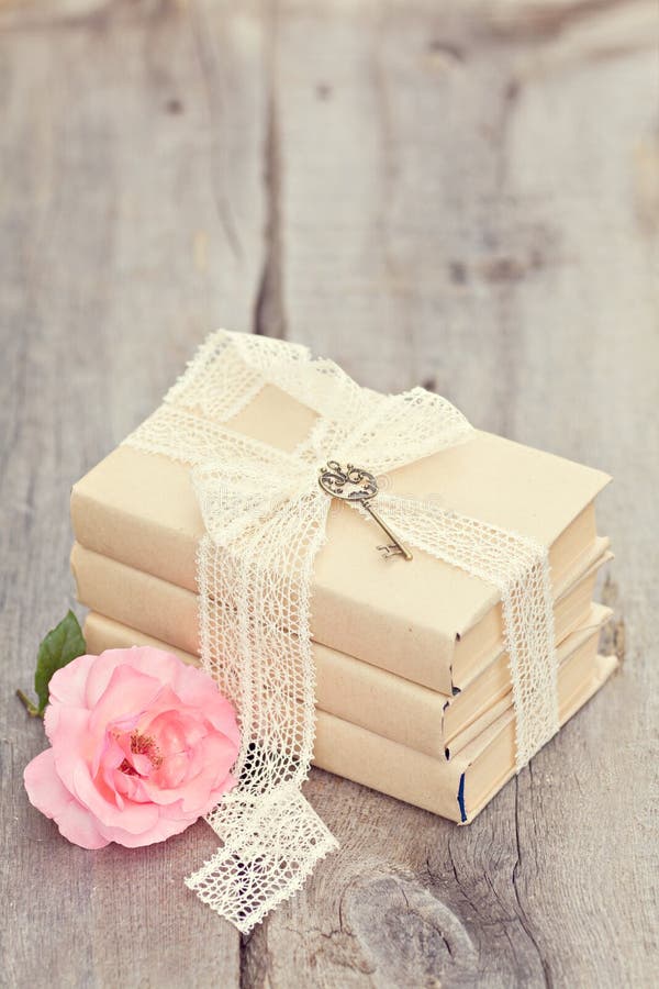 Imagem vintage com livros antigos foto de stock royalty free