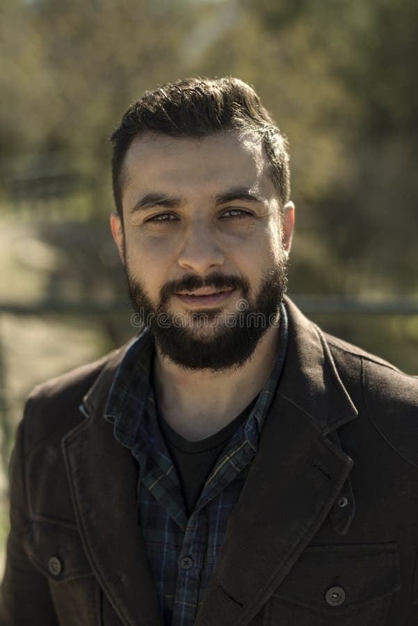 Imagen adulta del retrato del hombre con la barba imagenes de archivo Imagen adulta del retrato del hombre con la barba imagenes de archivo