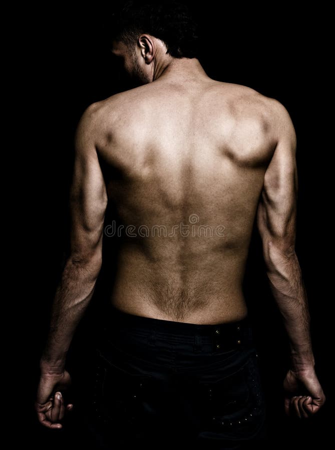 Imagen artística del grunge del hombre con la parte posterior muscular fotografía de archivo libre de regalías Imagen artística del grunge del hombre con la parte posterior muscular fotografía de archivo libre de regalías