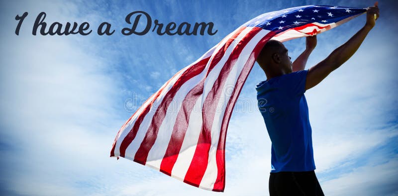 Imagen compuesta de la vista posterior del deportista que aumenta una bandera americana imagen de archivo Imagen compuesta de la vista posterior del deportista que aumenta una bandera americana imagen de archivo