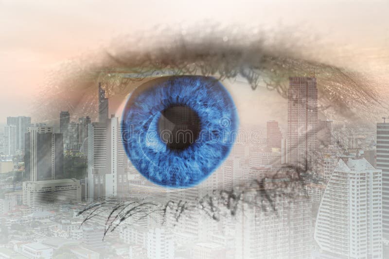 Imagen de la exposición doble del ojo humano con el distrito del centro de negocios imagen de archivo libre de regalías Imagen de la exposición doble del ojo humano con el distrito del centro de negocios imagen de archivo libre de regalías