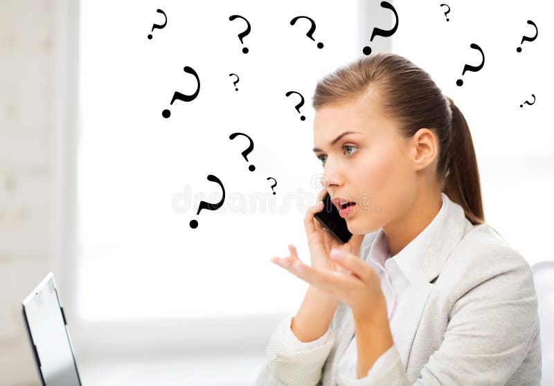 La Mujer Joven Desconcertada Que Piensa