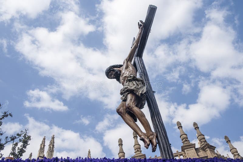 Incienso Durante La Semana Santa En Sevilla. Fotos, retratos, imágenes y  fotografía de archivo libres de derecho. Image 73190069