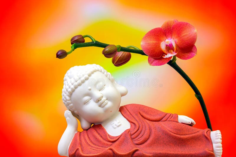 Imagen Espiritual De La Figura Dormido Del Buddha Decorada Con Orquídea De  Falaenopsis Roja Florida Foto de archivo - Imagen de asia, elegante:  203344616
