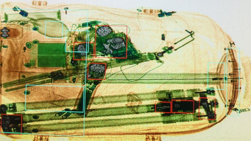 Imagen real de la radiografía de la maleta en el aeropuerto