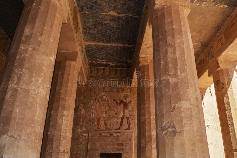 Imagens na parede no templo memor?vel de Hatshepsut, Luxor, Egito fotos de stock Imagens na parede no templo memor?vel de Hatshepsut, Luxor, Egito fotos de stock