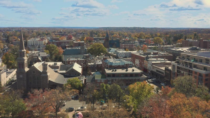 Images aériennes du centre-ville de Morristown, New Jersey banque de vidéos