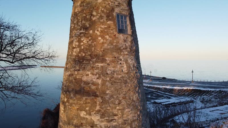 Images de drone du phare près du lac erie