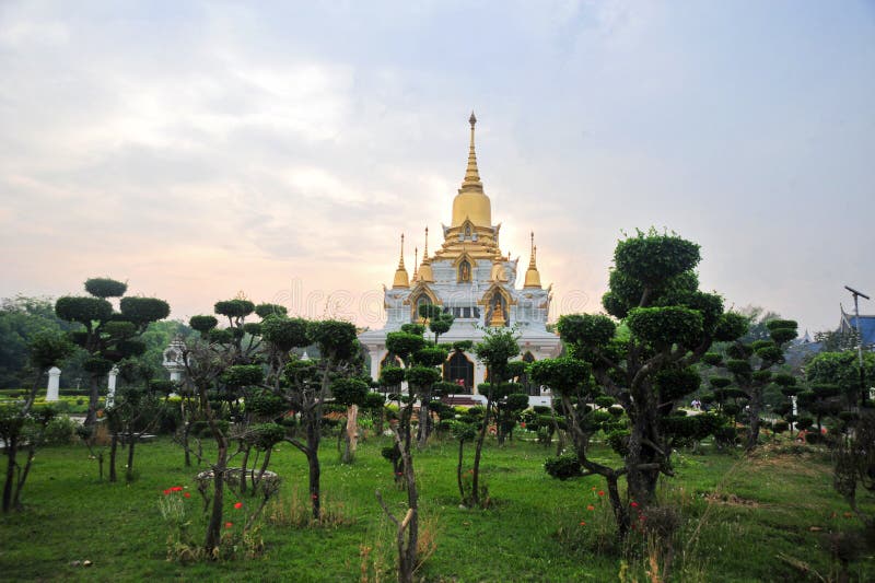 Imaging Buddhist art fair in India