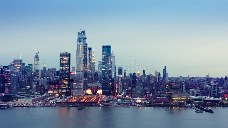 Imagini cu drone aeriene din New York Skyline stock video