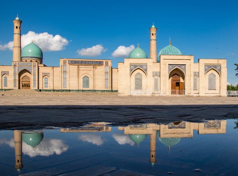 Imam Mosque in Taškent, l'Uzbekistan di Khast fotografie stock libere da diritti Imam Mosque in Taškent, l'Uzbekistan di Khast fotografie stock libere da diritti
