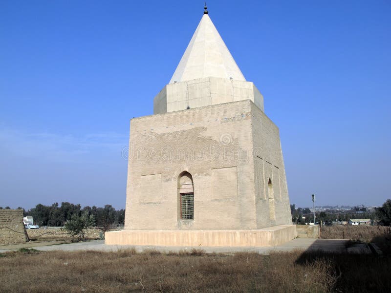 Imam Yahya Ebul KasÄ±m Tomb was built in 1239 during the Great Seljuk period. The tomb is located on the banks of the Tigris River. Mosul, Iraq. Imam Yahya Ebul KasÄ±m Tomb was built in 1239 during the Great Seljuk period. The tomb is located on the banks of the Tigris River. Mosul, Iraq.