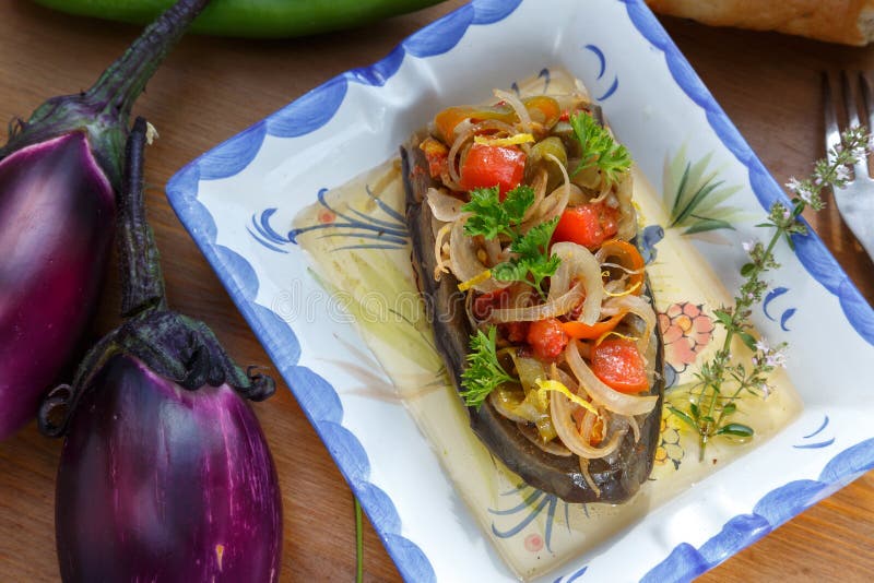Imambayildi, auberginematrätt som är berömd i Turkiet och royaltyfria foton