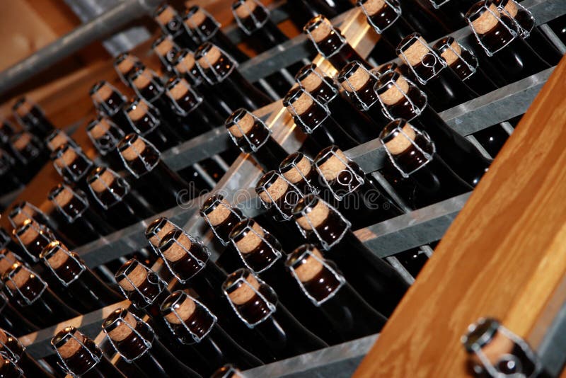 Barili Di Birra Con Le Righe Di Colore Immagine Stock - Immagine Di