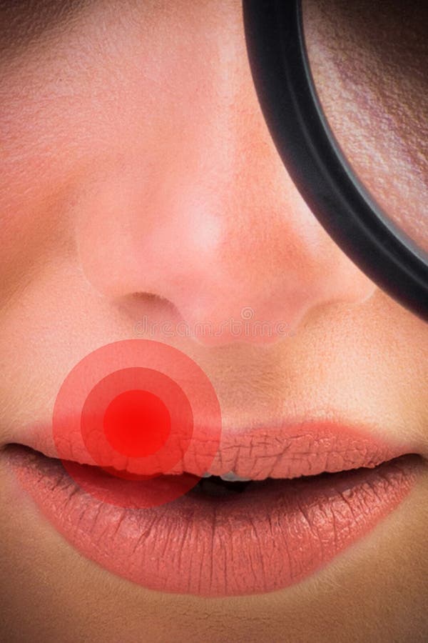 Immagine composita della fine su della donna che per mezzo della lente d'ingrandimento immagini stock libere da diritti Immagine composita della fine su della donna che per mezzo della lente d'ingrandimento immagini stock libere da diritti