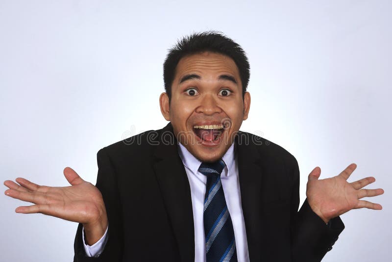 Immagine della foto di giovane uomo d'affari asiatico attraente bello con il gesto molto felice isolato su bianco fotografia stock Immagine della foto di giovane uomo d'affari asiatico attraente bello con il gesto molto felice isolato su bianco fotografia stock