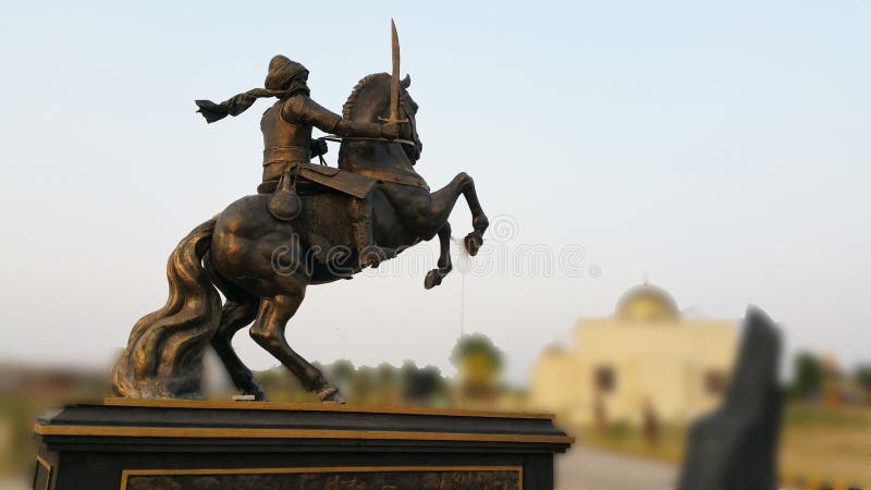 Immagine della statua di una statua di cavallo di ertugrul ghazi. immagine della statua ertugrul ghazi fotografia stock