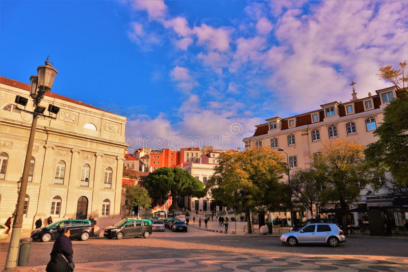 Immagine di base vecchio stile di costruzione della piazza di lisbona portugal rossio fotografie stock libere da diritti