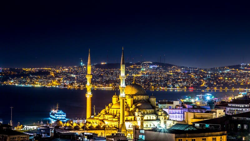 Immagine di notte di vista panoramica di Costantinopoli