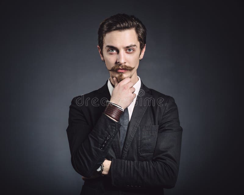 Immagine di un giovane elegante fotografia stock Immagine di un giovane elegante fotografia stock
